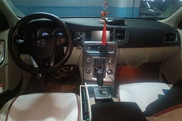 Used Volvo S60 2012 1.6T DRIVe Comfort Edition Center Console