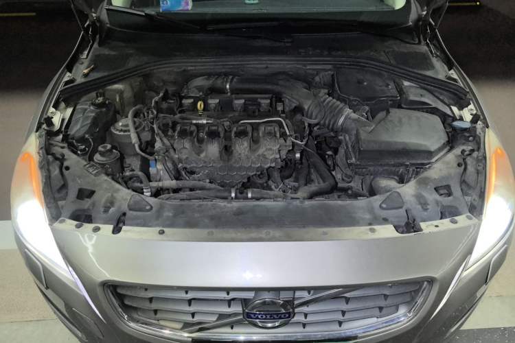 Used Volvo S60 2012 T5 Zhiya Edition Engine Bay
