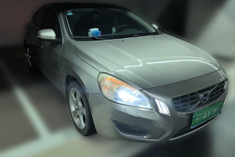 Used Volvo S60 2012 T5 Zhiya Edition Front Right 45 Deg