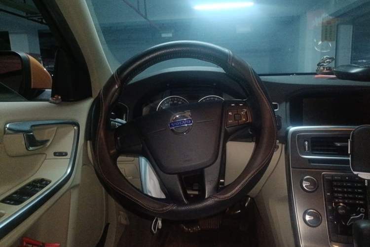 Used Volvo S60 2012 1.6T DRIVe Comfort Edition Steering Wheel