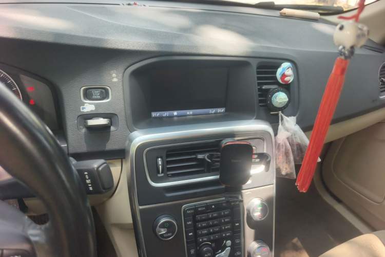 Used Volvo S60 2012 T5 Zhiya Edition Audio And AC Panel