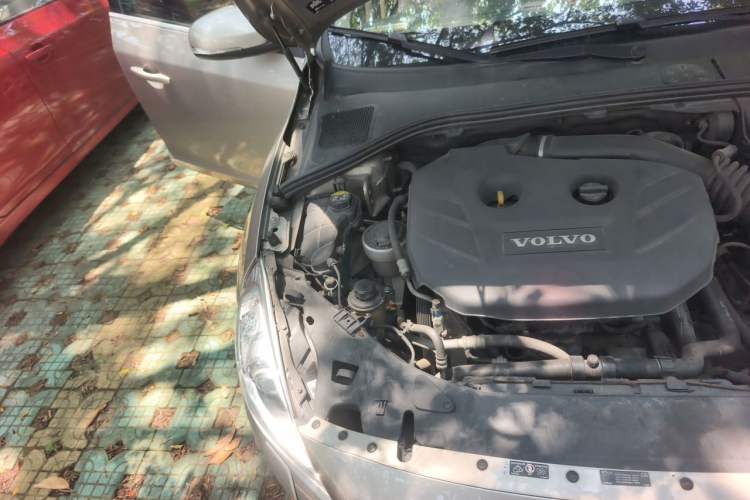 Used Volvo S60 2012 T5 Zhiya Edition Engine Bay Right
