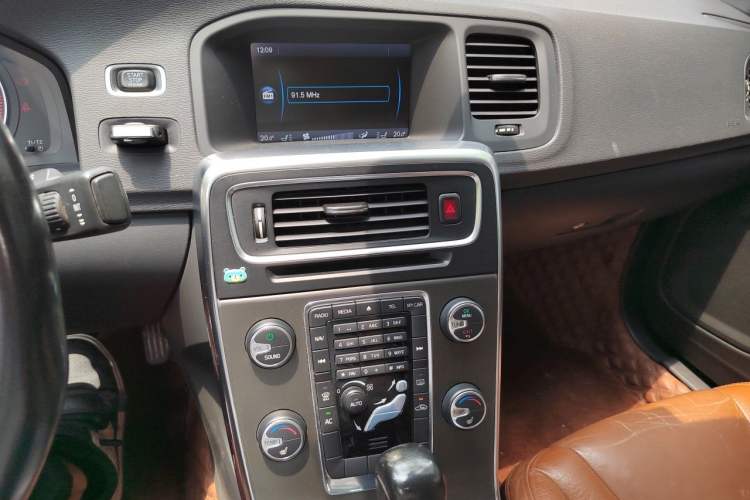 Used Volvo S60 2012 T5 Zhiya Edition Audio And AC Panel