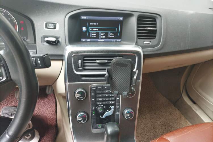 Used Volvo S60 2012 T5 Prestige Edition Audio And AC Panel
