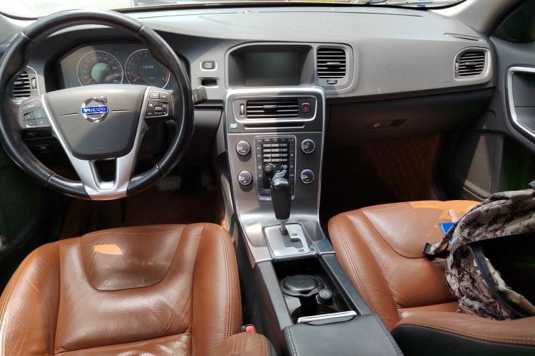 Used Volvo S60 2012 T5 Zhiya Edition Center Console