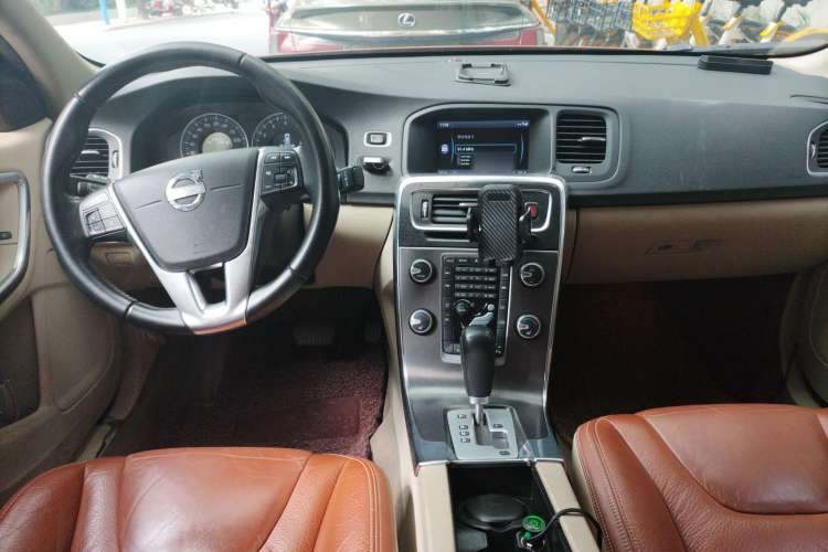 Used Volvo S60 2012 T5 Prestige Edition Center Console