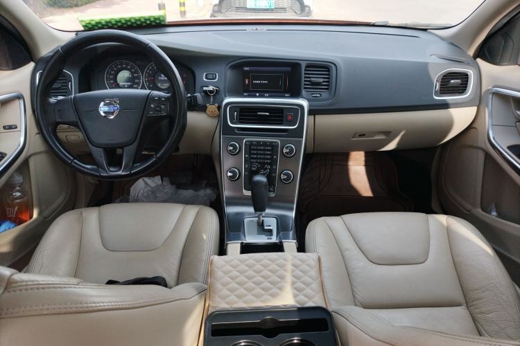 Used Volvo S60 2012 1.6T DRIVe Comfort Edition Center Console