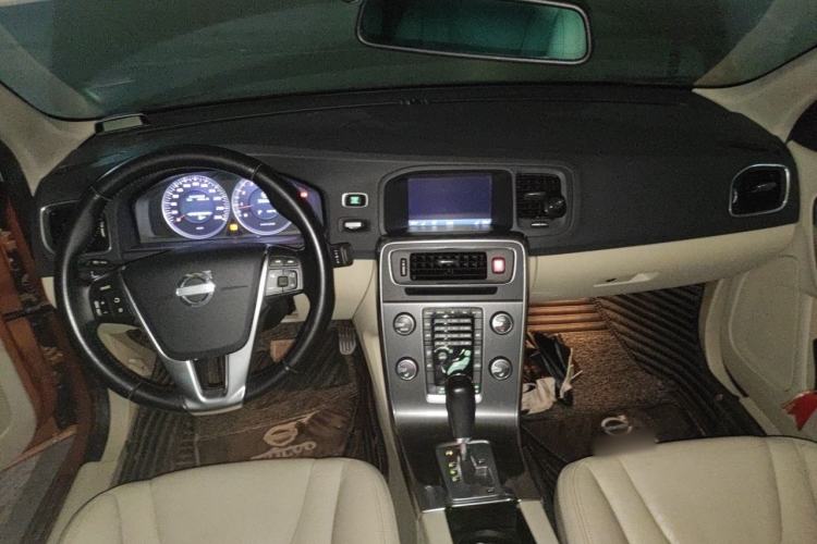Used Volvo S60 2012 T5 Prestige Edition Center Console