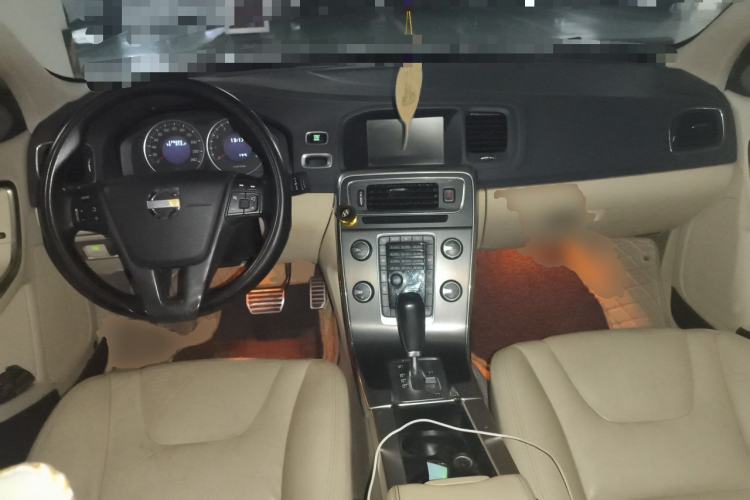 Used Volvo S60 2012 T5 Zhiya Edition Center Console