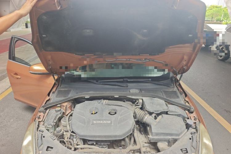 Used Volvo S60 2012 T5 Zhiya Edition Engine Bay