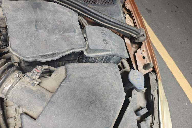Used Volvo S60 2012 T5 Zhiya Edition Engine Bay Left