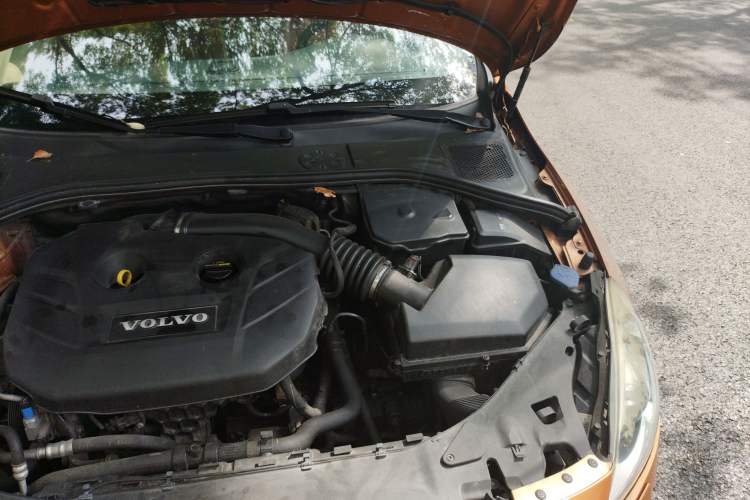 Used Volvo S60 2012 T5 Prestige Edition Engine Bay Left