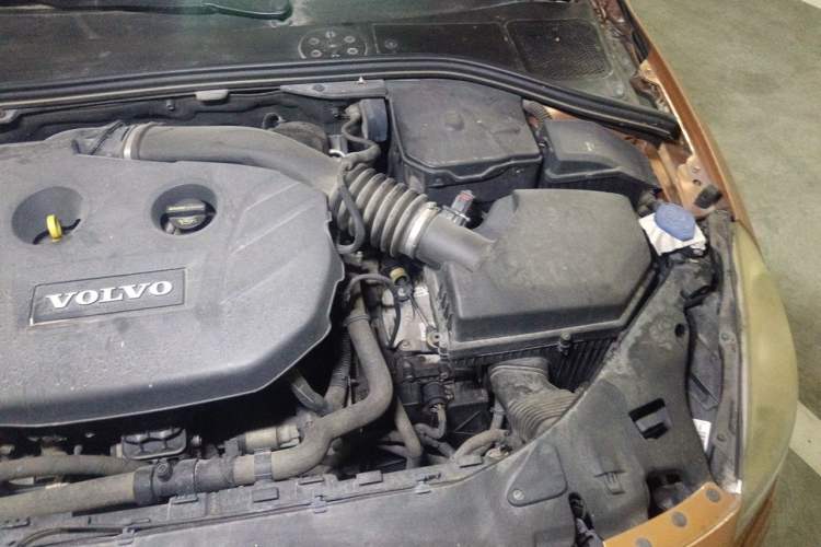Used Volvo S60 2012 T5 Prestige Edition Engine Bay Left