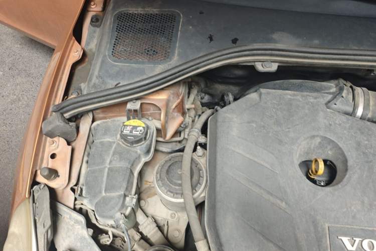 Used Volvo S60 2012 T5 Zhiya Edition Engine Bay Right