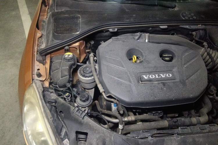 Used Volvo S60 2012 T5 Prestige Edition Engine Bay Right