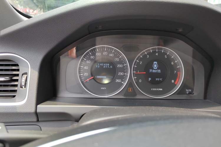 Used Volvo S60 2012 T5 Zhiya Edition Odometer Close Up