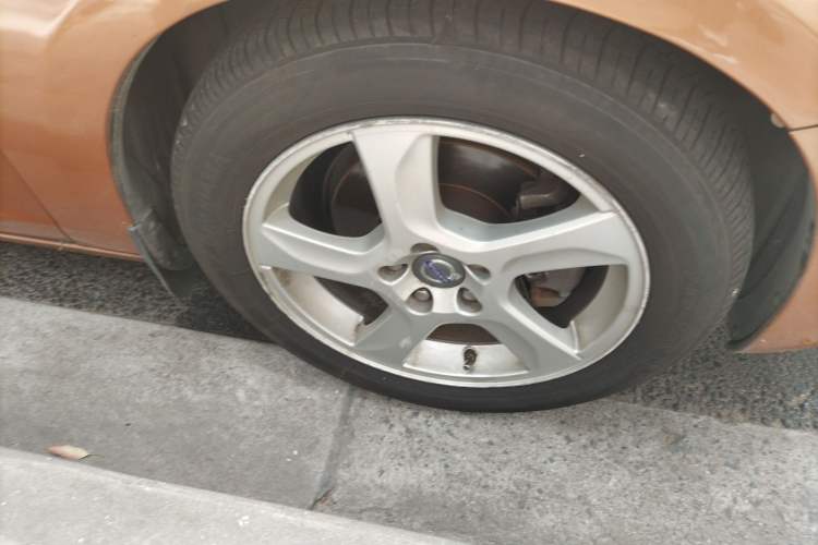Used Volvo S60 2012 T5 Prestige Edition Right Front Wheel Hub