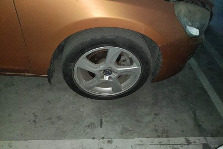 Used Volvo S60 2012 T5 Prestige Edition Right Front Wheel Hub