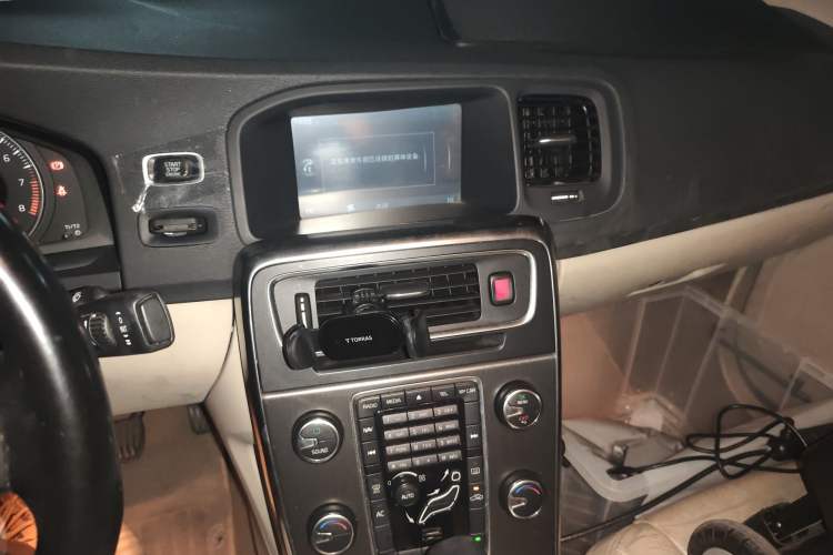 Used Volvo S60 2012 1.6T DRIVe Comfort Edition Audio And AC Panel