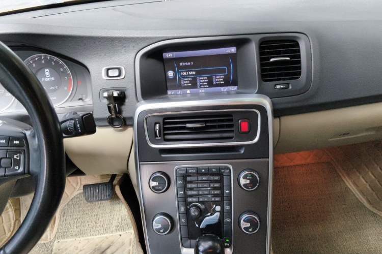 Used Volvo S60 2012 T5 Zhiya Edition Audio And AC Panel