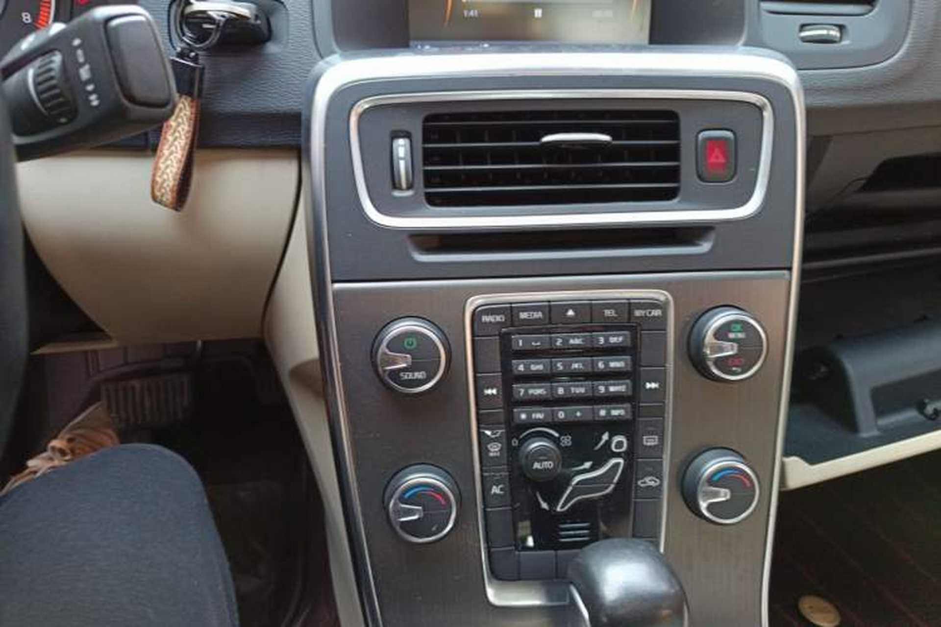 Used Volvo S60 2012 1.6T DRIVe Comfort Edition Audio And AC Panel