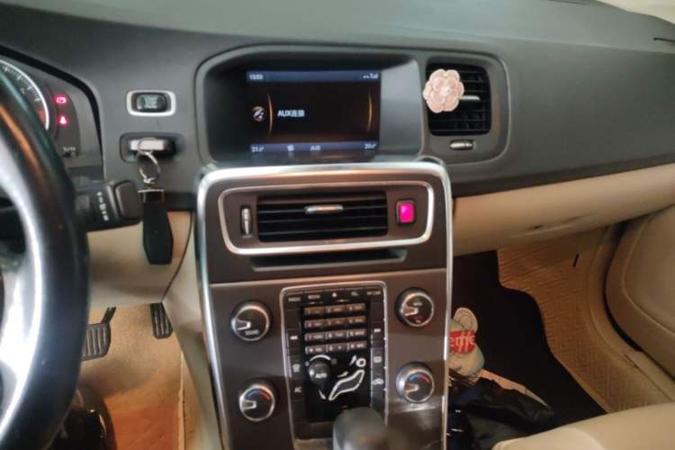 Used Volvo S60 2012 T5 Comfort Edition Audio And AC Panel