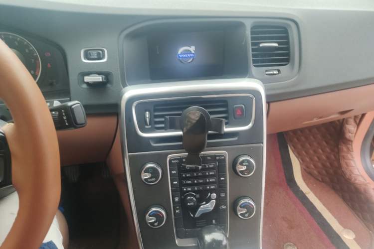 Used Volvo S60 2012 T5 Zhiya Edition Audio And AC Panel