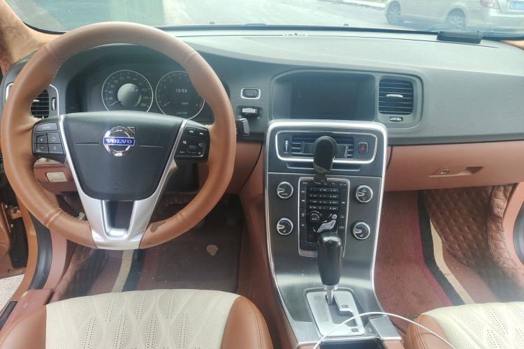 Used Volvo S60 2012 T5 Zhiya Edition Center Console