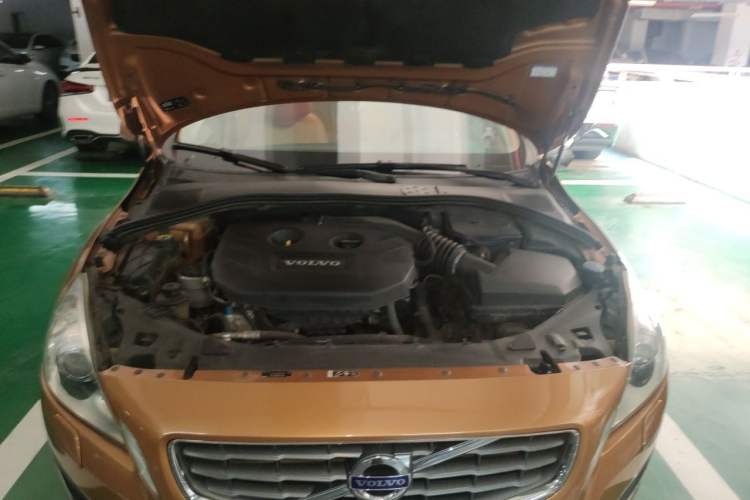 Used Volvo S60 2012 T5 Comfort Edition Engine Bay
