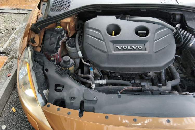 Used Volvo S60 2012 T5 Zhiya Edition Engine Bay Right