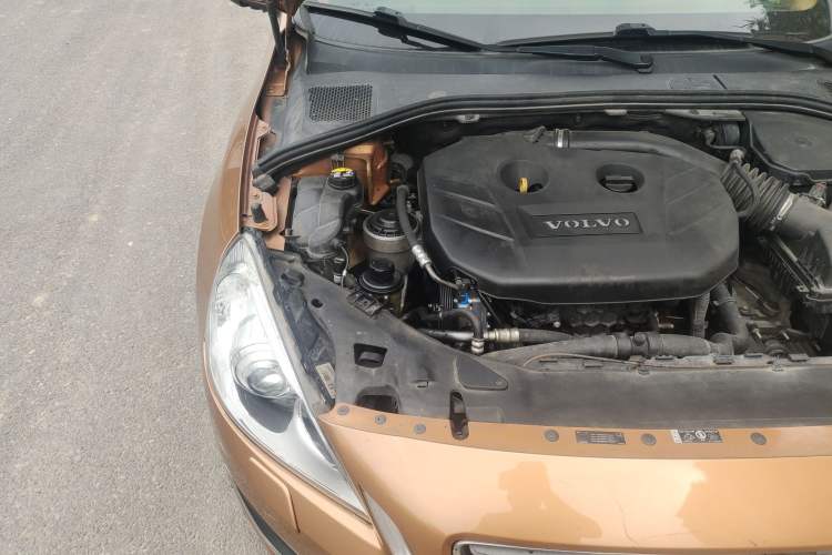 Used Volvo S60 2012 T5 Zhiya Edition Engine Bay Right