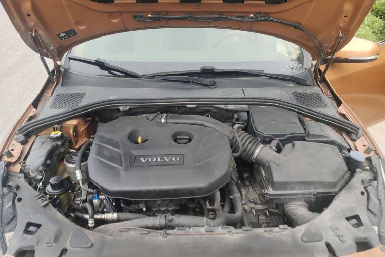 Used Volvo S60 2012 T5 Zhiya Edition Engine Bay