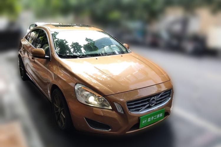 Used Volvo S60 2012 T5 Zhiya Edition Front Right 45 Deg
