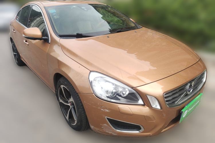 Used Volvo S60 2012 T5 Zhiya Edition Front Right 45 Deg