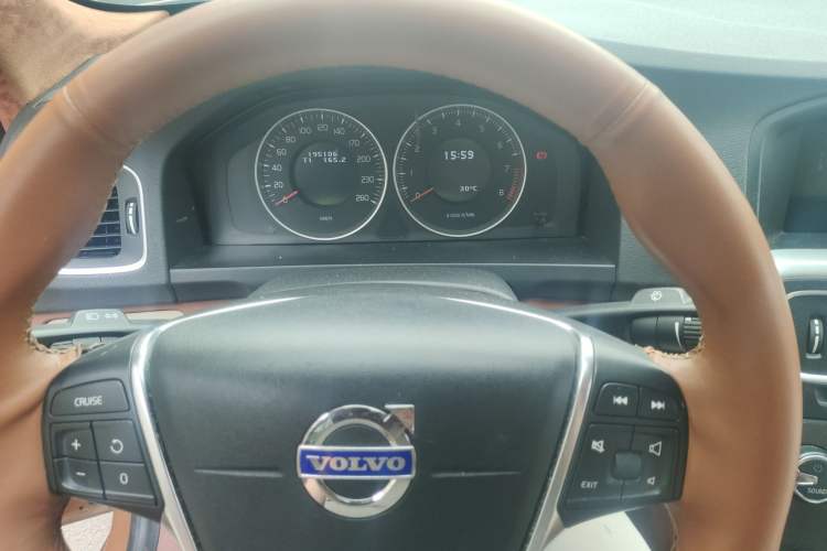 Used Volvo S60 2012 T5 Zhiya Edition Instrument Cluster
