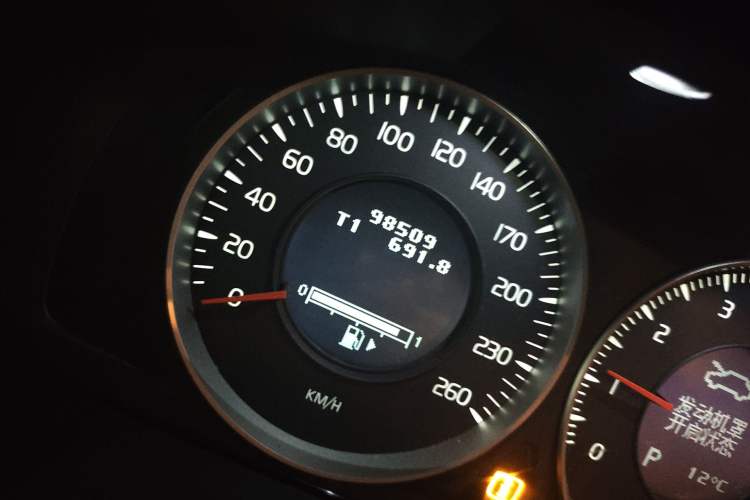 Used Volvo S60 2012 1.6T DRIVe Comfort Edition Odometer Close Up