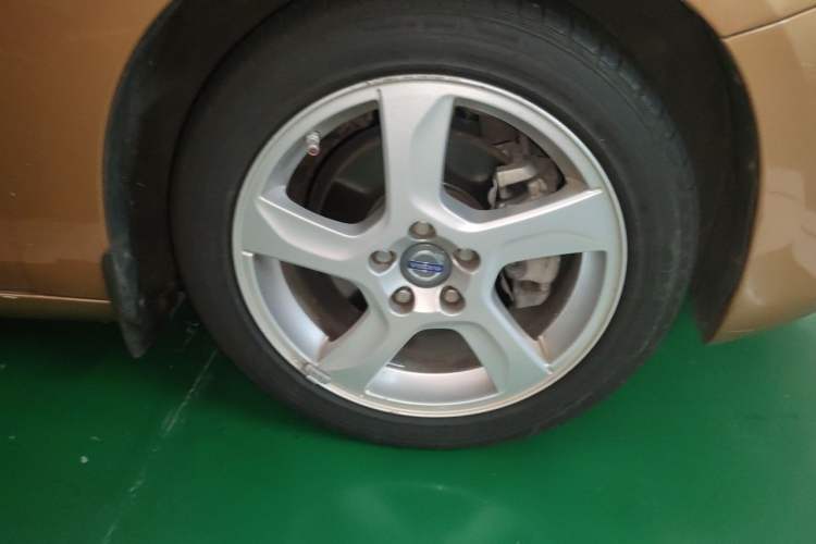 Used Volvo S60 2012 T5 Comfort Edition Right Front Wheel Hub