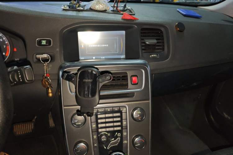 Used Volvo S60 2012 1.6T DRIVe Comfort Edition Audio And AC Panel