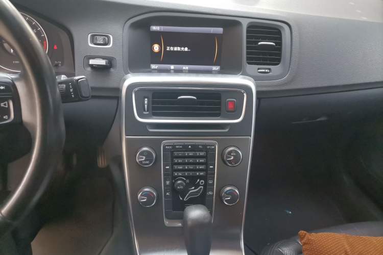 Used Volvo S60 2012 1.6T DRIVe Comfort Edition Audio And AC Panel