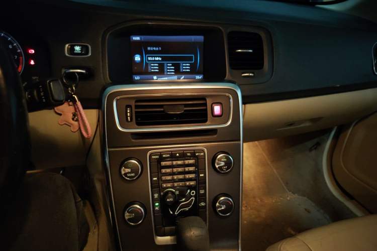Used Volvo S60 2012 T5 Comfort Edition Audio And AC Panel