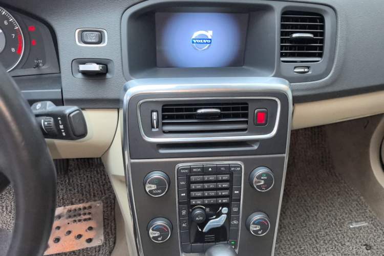 Used Volvo S60 2012 T5 Zhiya Edition Audio And AC Panel