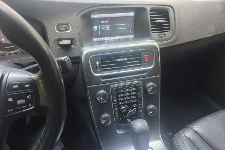 Used Volvo S60 2012 T5 Comfort Edition Audio And AC Panel