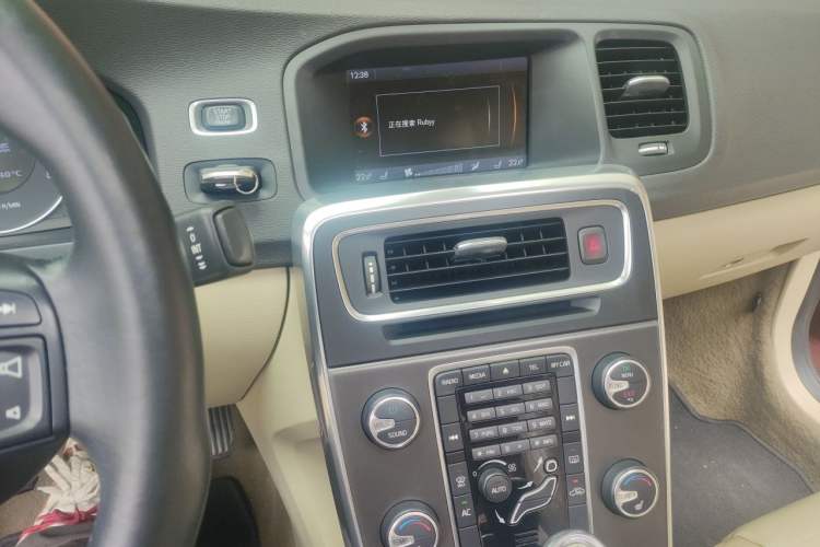 Used Volvo S60 2012 T5 Smart Edition Audio And AC Panel