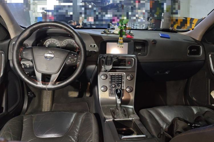 Used Volvo S60 2012 1.6T DRIVe Comfort Edition Center Console