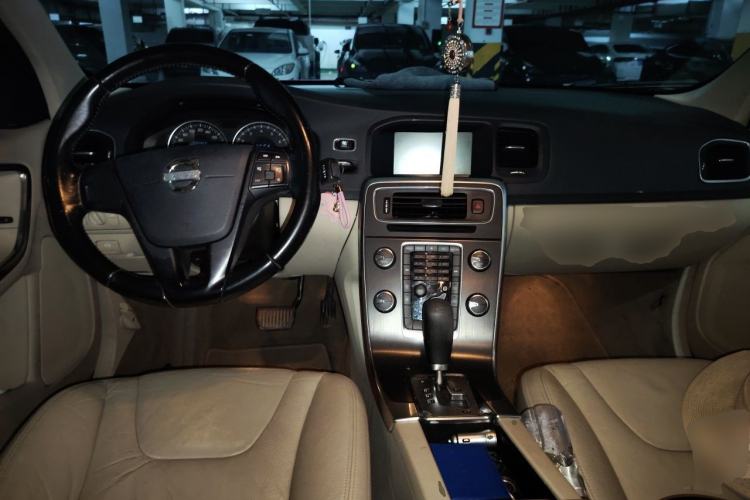 Used Volvo S60 2012 T5 Comfort Edition Center Console