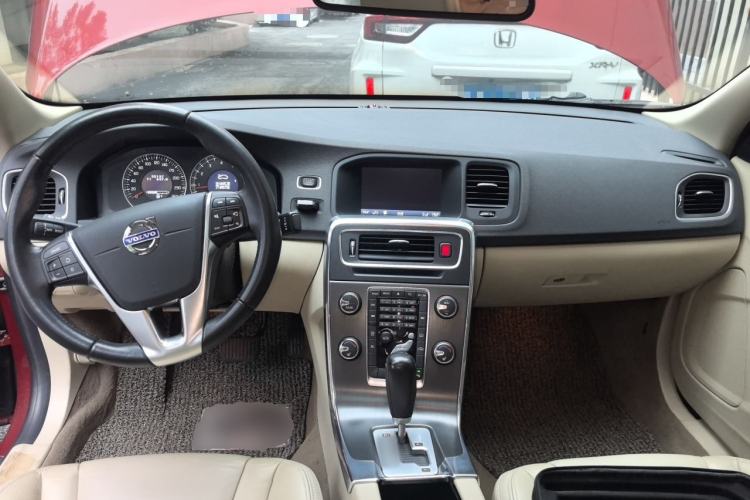 Used Volvo S60 2012 T5 Zhiya Edition Center Console