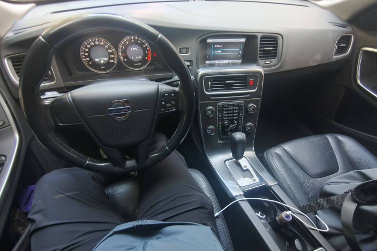 Used Volvo S60 2012 T5 Comfort Edition Center Console