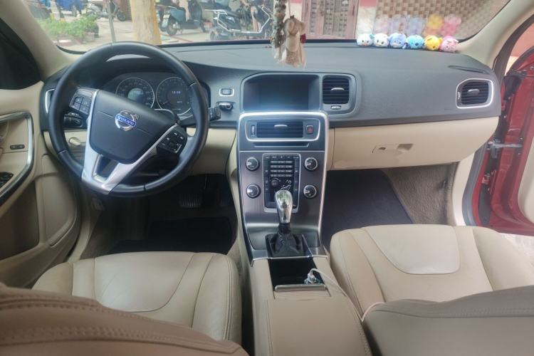 Used Volvo S60 2012 T5 Smart Edition Center Console