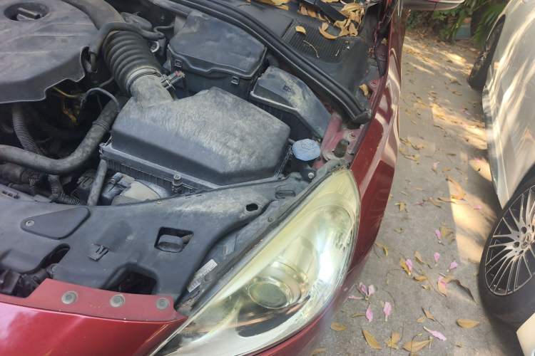 Used Volvo S60 2012 T5 Comfort Edition Engine Bay Left