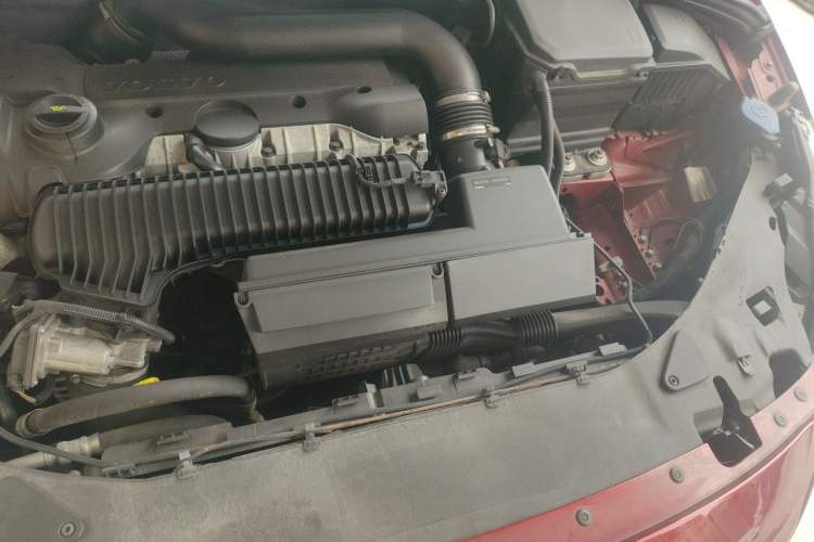 Used Volvo S60 2012 T5 Smart Edition Engine Bay Left